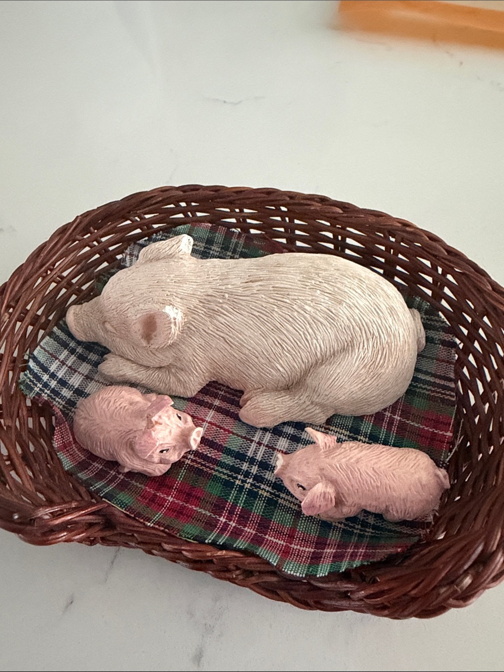 Decorative Pig Family Figurine Set - Pink sandicast